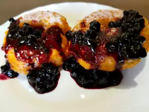 Buñuelos mit Quark und Heidelbeeren