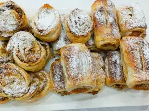 Spezielle Blätterteigröllchen mit Kürbis und Walnüssen