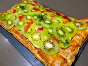 Blätterteig Pie mit Konditorcreme und Kiwis