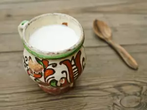 Wie stellt man Buttermilch her?
