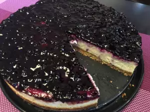 Einfacher Cheesecake mit Heidelbeermarmelade