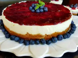 Käsekuchen mit Mascarpone und Blaubeermarmelade