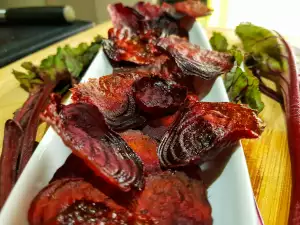 Gesunde rote Gemüsechips