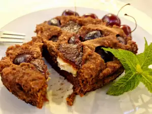 Dessert aus Schokolade und Kirschen für Verliebte