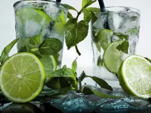 Alkoholfreier Mojito mit Limette