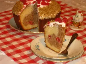 Cupcakes mit Himbeeren und Zitronenglasur