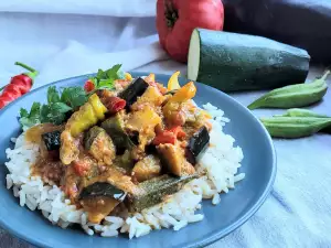 Currygemüse auf Reis Canapé