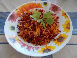 Salat aus Roter Bete und Karotten