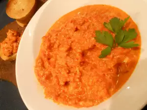 Dip aus gerösteten, roten Paprikaschoten