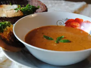 Tomatencremesuppe mit Basilikum