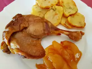 Entenkeulen Confit mit karamellisierten Birnen und Kartoffeln
