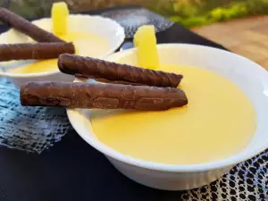 Eiercreme mit Ananas