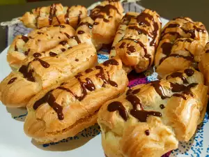 Eclairs mit Schokoladenfüllung