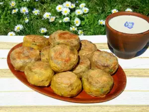 Pikante Falafel mit Eipanade und Tahinisoße