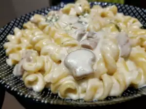 Fusilli mit Blauschimmelkäse und Pilzen