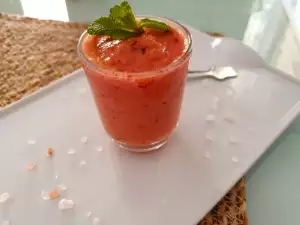 Gazpacho mit Kirschen