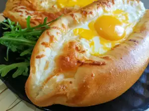 Adjarian Khachapuri mit Ei