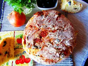 Gefülltes Brot mit Olivensalat