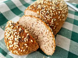 Brot mit Körner und Nüssen mit Kokosmehl