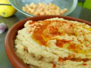 Hummus mit gerösteten Sesamsamen