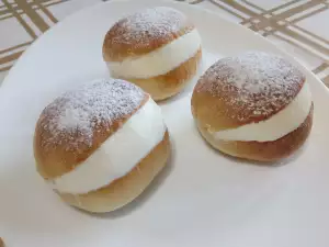 Italienische Brötchen mit Maritozzi Creme