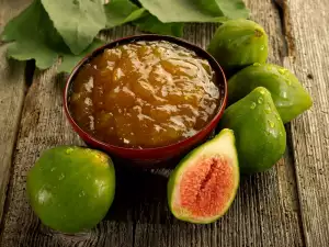 Marmelade aus grünen reifen Feigen