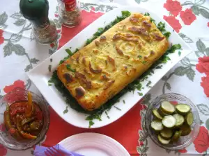Kartoffelkuchen mit Hackfleisch und roter Paprika