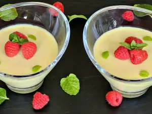 Bayerische Keto Creme mit Mandelmilch