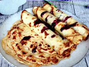 Keto Pfannkuchen mit Saurer Sahne