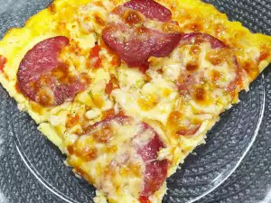 Low Carb Pizza mit Bacon und Käse