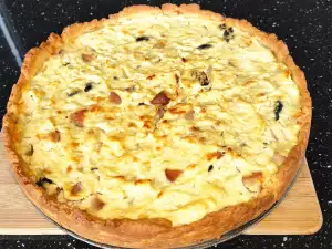 Quiche mit Hüttenkäse und Oliven