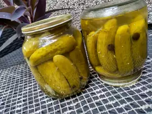 Essiggurken mit Piment und Senfkörner