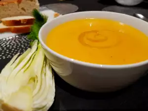 Einfache und gesunde Cremesuppe mit Fenchel