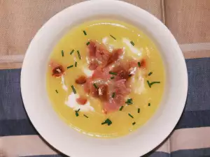 Cremesuppe aus Zucchini und Kartoffeln