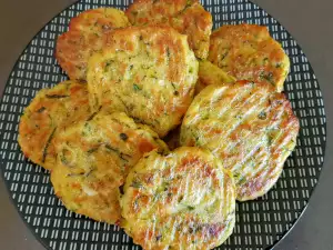 Zucchinifrikadellen im Ofen mit Maismehl