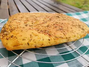 Manakish - Libanesisches Fladenbrot mit Kräuterkruste