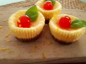 Verliebte kleine Cheesecakes