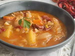 Ländlicher Zwiebeleintopf mit Kartoffeln