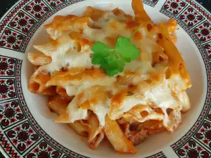 Rigatoni Bolognese im Backofen überbacken