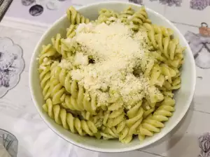 Fusilli mit Pesto und Sahne