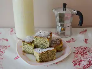 Mohnkuchen mit gehobelten Mandeln