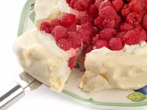 Pavlova Torte