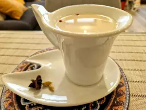 Masala Chai mit Sternanis und rosa Pfeffer