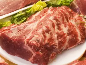 Wie wird man schlechten Geruch von Fleisch los?