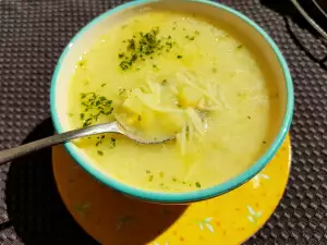 Kartoffelsuppe mit Milch und Koriander