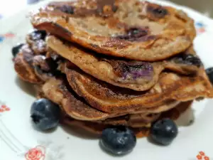 Fluffige Haferpfannkuchen mit Heidelbeeren