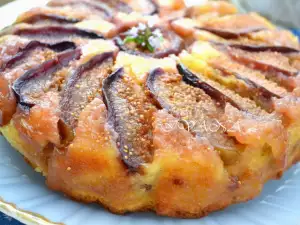 Gestürzter Feigenkuchen