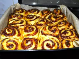 Schnecken mit Quitten- und Himbeermarmelade