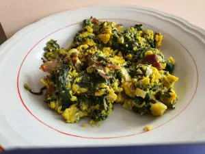 Rührei mit Speck und Spinat