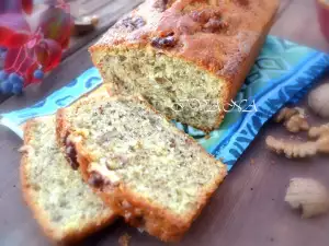 Kuchen mit Walnüssen und Zitronenschalen